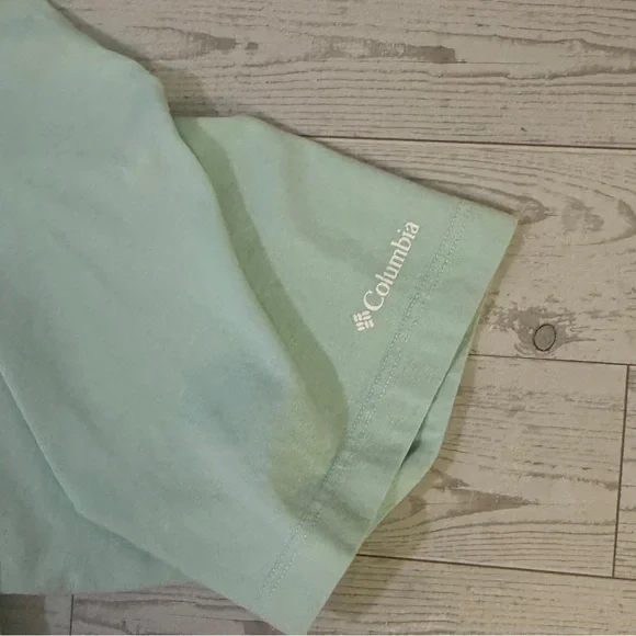 Columbia Sportswear Graphic Logo Tee Floral Print — Women’s Size Medium - Picture 5 of 7